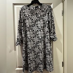New Directions Black and White Geometric Long Sleeve Dress